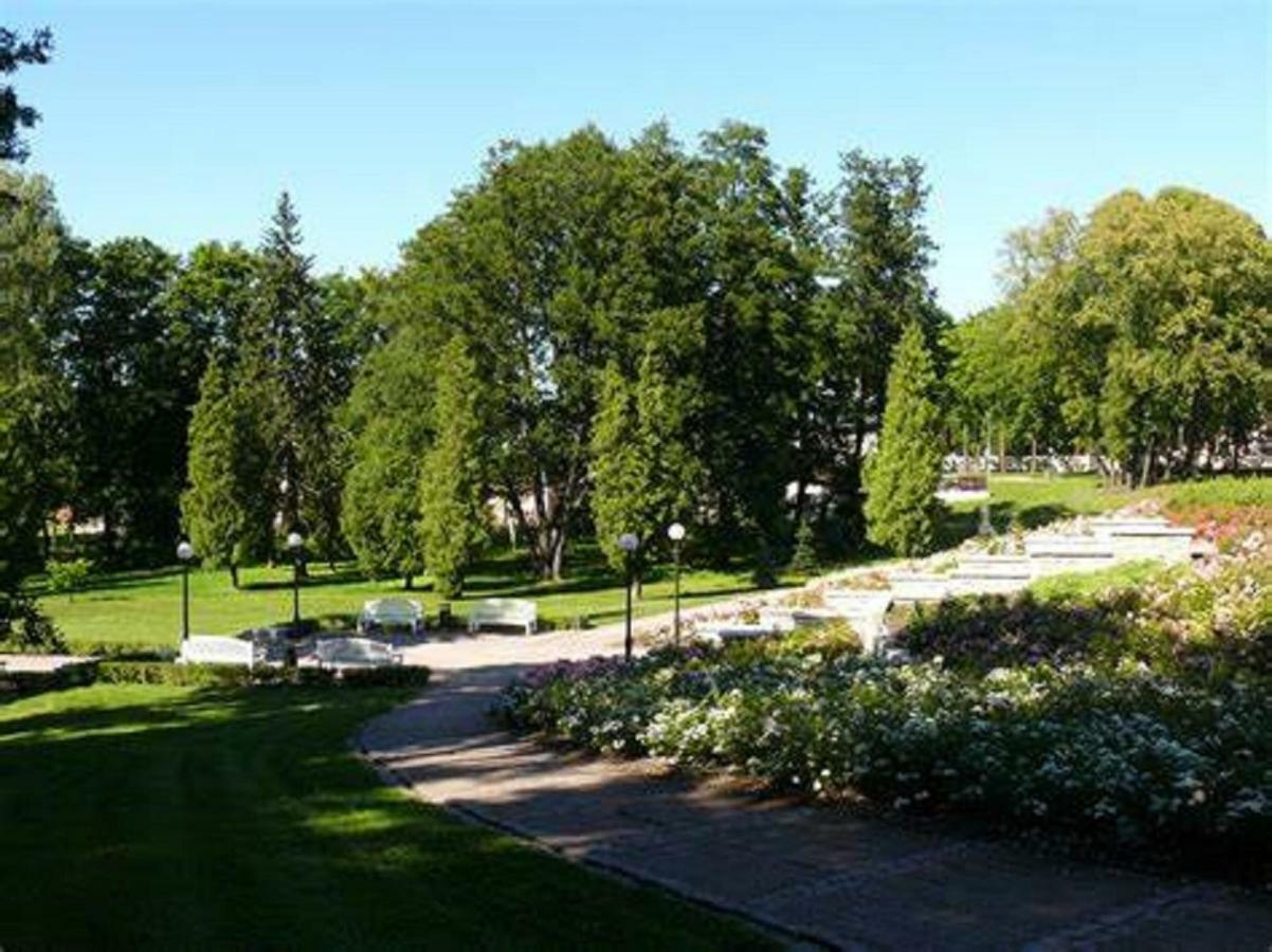 Villa Kadriorg Hostel Tallin Exterior foto